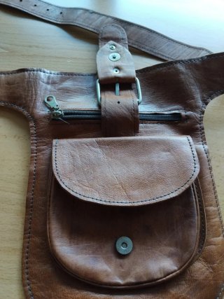 Bandolera de cuero marrón