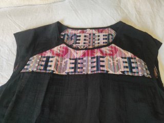 Vestido midi étnico negro y multicolor