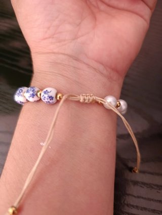 Pulsera ajustable perlas y cerámica