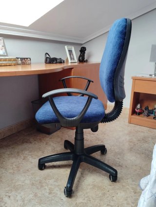 Sillón de estudio azul y negro