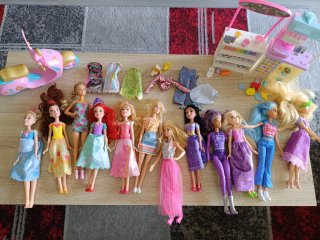 Lote 11 Muñecas Barbie Princesas Disney Moto