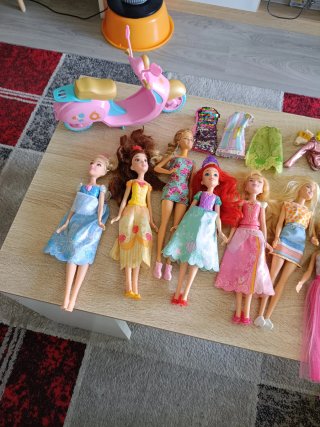 Lote 11 Muñecas Barbie Princesas Disney Moto