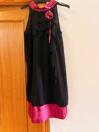 Vestido fiesta negro con detalles fucsia