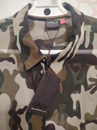 Blusa fluida ONLY camuflaje mujer