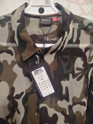 Blusa fluida ONLY camuflaje mujer