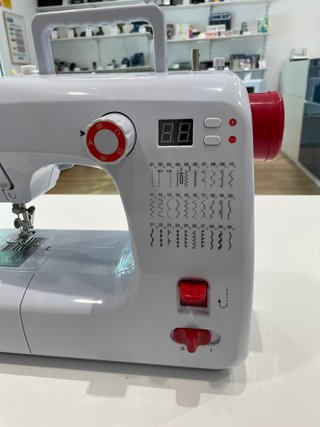 Máquina de coser Ufesa blanca