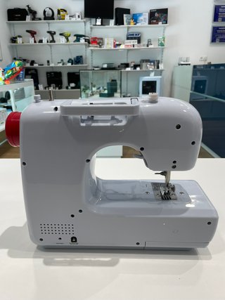 Máquina de coser Ufesa blanca