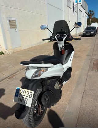 Piaggio Beverly 350 sportourin