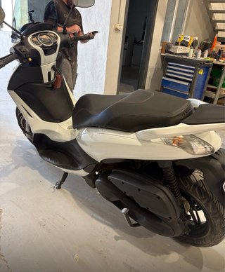 Piaggio Beverly 350 sportourin