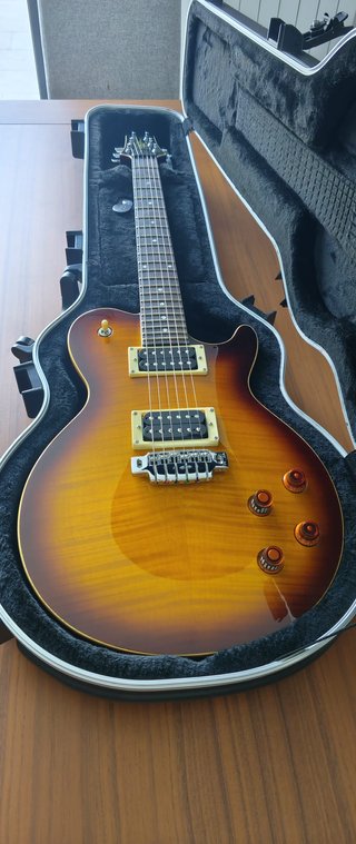Line 6 JTV-59 James Tyler Variax Guitarra