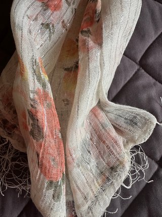 Pañuelo vintage crema flores mujer