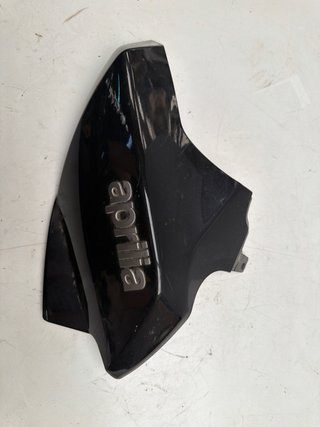 Lateral depósito derecho Aprilia Mana 850 2013