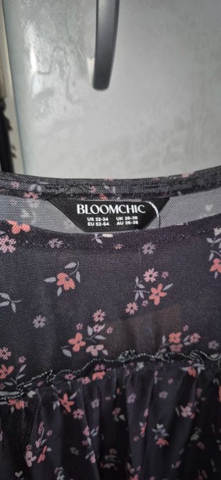 Blusa floral talla 54 con etiqueta