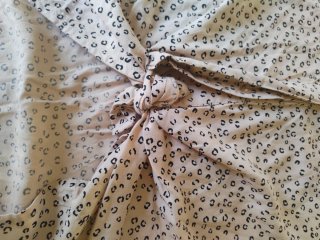 Blusa estampada animal print beige y negra
