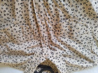 Blusa estampada animal print beige y negra