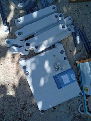 Escalera Piscina Intex Gris y Blanca