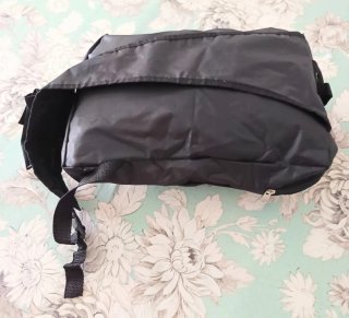 Mochila bandolera negra