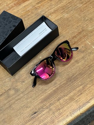Gafas de sol Hawkers Kids negras y rosas
