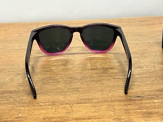 Gafas de sol Hawkers Kids negras y rosas
