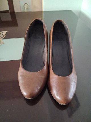 Zapatos de tacón marrones
