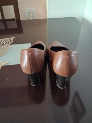 Zapatos de tacón marrones