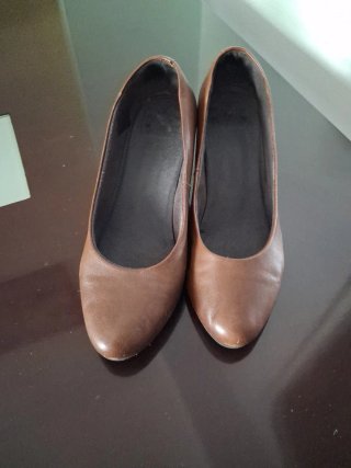 Zapatos de tacón marrones