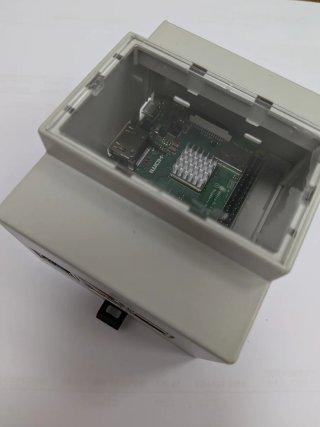 Raspberry Pi 3 B+ con carcasa carril DIN