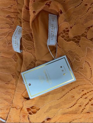 Conjunto naranja de encaje