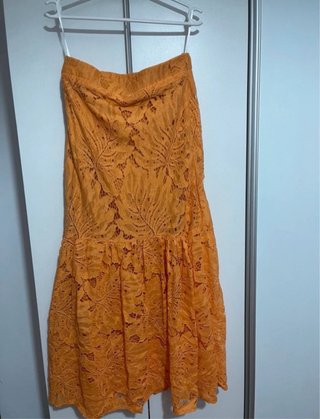 Conjunto naranja de encaje