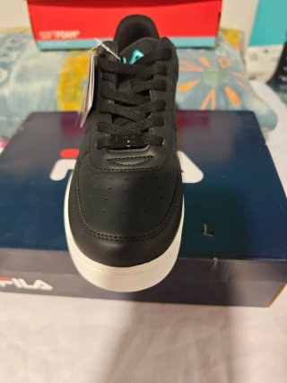 Zapatillas Fila Negras y Turquesa