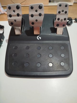 Logitech G923 Volante y Pedales