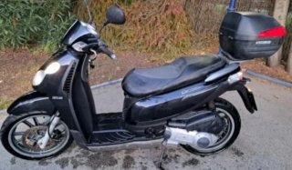 Piaggio 125cc Scooter Negra/Plata