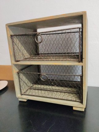 Cajonera de madera y metal
