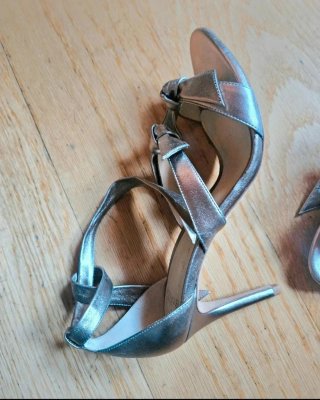 Sandalias Alexander Birman doradas lazo