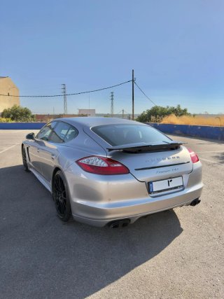 Porsche Panamera GTS 2013