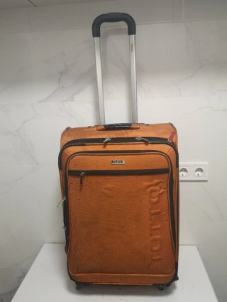 Maleta mediana Totto naranja