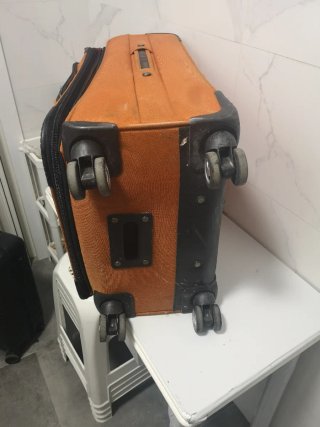 Maleta mediana Totto naranja