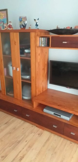 Mueble de salón madera y cristal