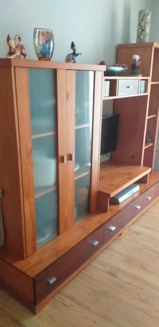 Mueble de salón madera y cristal