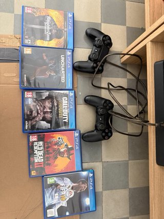 PS4 (PlayStation 4) + 5 Giochi