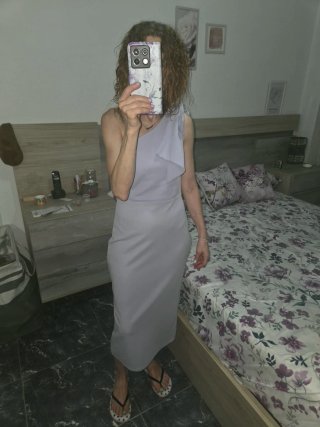 Vestido morado con lazo en hombro