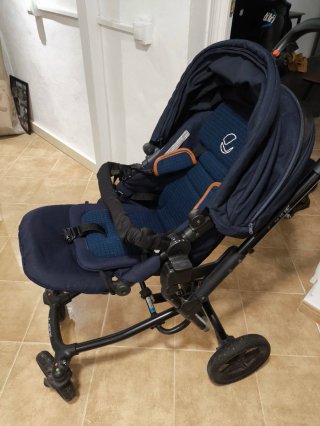 Carrito bebé y capazo azul marino