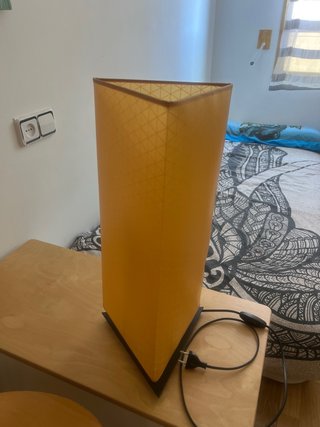 Lámpara de mesa moderna