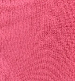 Camiseta rosa con bordados