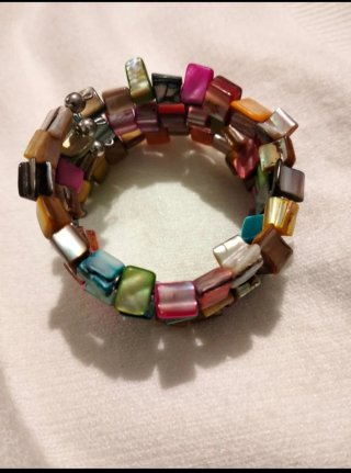 Bracciale multistrato con perline colorate