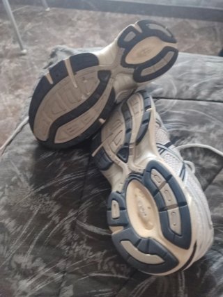 Zapatillas Asics Blancas y Azules