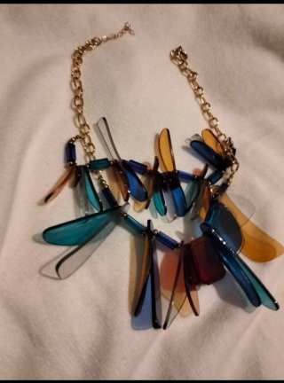 Collana con ciondoli a forma di libellula