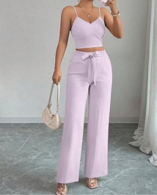 Conjunto lila crop top y pantalón palazzo