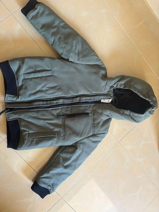 Cazadora niño verde y negra Talla 7/8