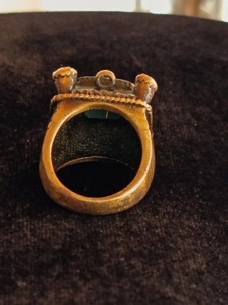 Anello bronzo patinato con pietra ambra